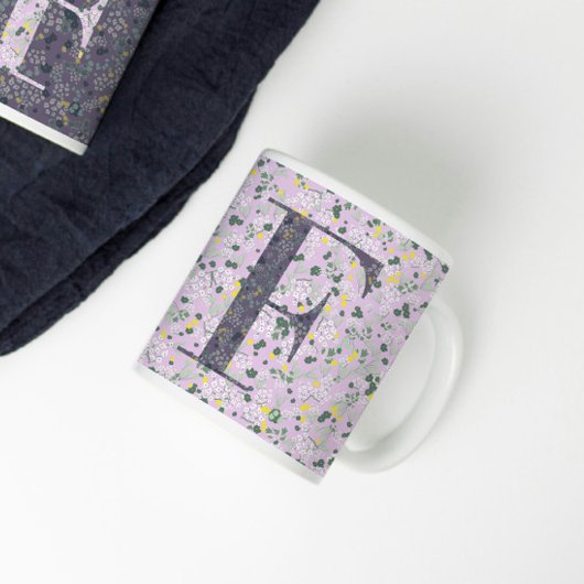 Floral Elegant Klasse Monogram F lilac mit einer P Kaffeetasse