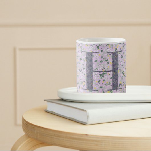 Floral Elegant Klasse Monogram H lilac mit einer P Kaffeetasse