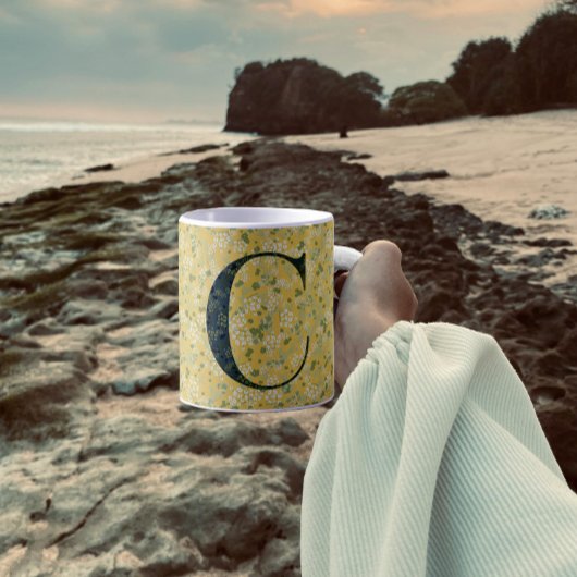 Floral Elegant Monogram C gelb mit einer Phrase Kaffeetasse