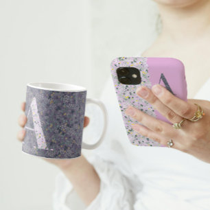 Floral Elegantes Monogramm der Klasse A lila Kaffeetasse