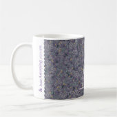 Floral Elegantes Monogramm der Klasse A lila Kaffeetasse (Links)