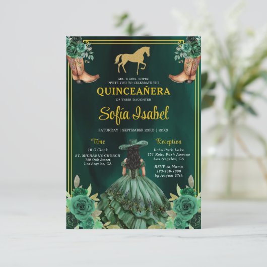 Floral Emerald Green Gold Boots Horse Quinceanera Einladung (Stehend Vorderseite)