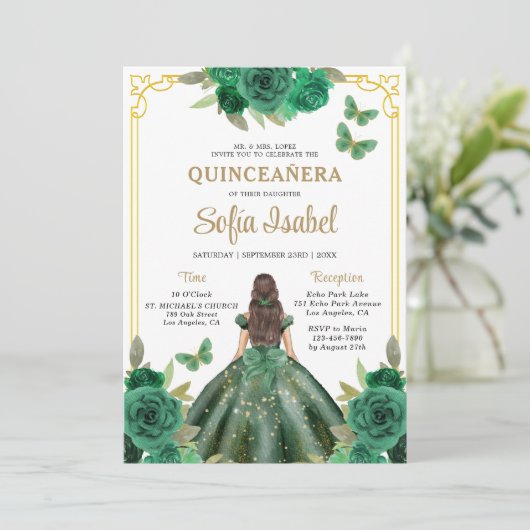 Floral Emerald Green Gold Butterfly Quinceanera Einladung (Stehend Vorderseite)