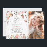 Floral Fairies Girls Foto Geburtstagsparty Einladung<br><div class="desc">Blumengebäck Girls Foto Geburtstagsparty Einladung Sweet Girl's Märchen Geburtstagsfeier Einladung mit drei Feen,  eine Gnome,  Pilze und verschiedene Blume. Die Rückseite dieser Einladung ist eine dunkle Rose Gold oder pflaumenfarbene Glitzer Bild. Ideal für ein kleines Mädchen,  das eine Geburtstagsfeier zum Thema Märchen veranstaltet.</div>