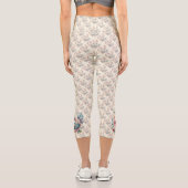 Floral Folk Bird mit Pastel Boho Charm Capri Leggings (Rückseite)