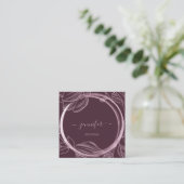 Floral Frame QR Code Logo Berry Marsala Royal Quadratische Visitenkarte (Stehend Vorderseite)