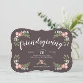 Floral Friendsgiving Holiday Einladung (Stehend Vorderseite)