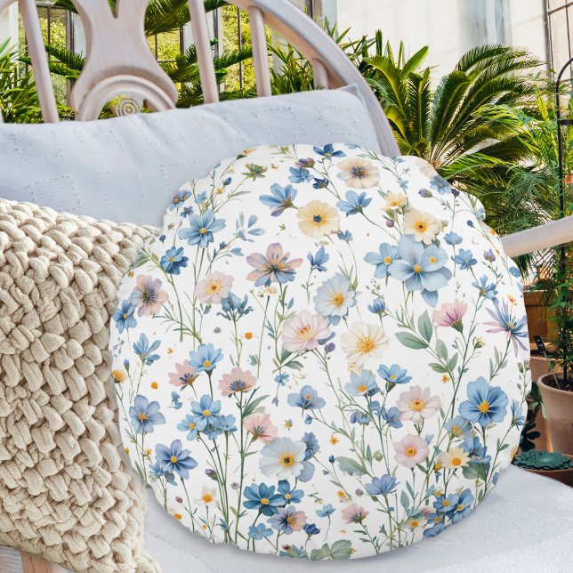 Floral Garden Soft Pastel Botanical Decor Rundes Kissen (An elegant round pillow, with pretty wildflowers pattern in a rustic country style)