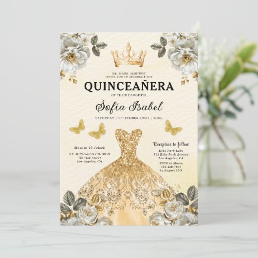 Floral Gold Butterfly Princess Quinceanera Einladung (Stehend Vorderseite)