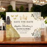Floral Gold Save the Date Geburtstag Quinceanera<br><div class="desc">Erzählen Sie Ihren besonderen Tag mit der Floral Gold Save the Date Quinceañera Karte. Dieses elegante Design besticht durch luxuriöse goldene Blumenakzente, die Eleganz und Charme ausstrahlen. Das Hotel ist ideal, um den Ton für Ihre kommende Quinceañera zu bestimmen, und vereint Save the Date eine Touch von regaler Schönheit mit...</div>
