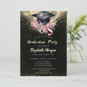 Floral Grad Cap, Bow Confetti Graduation Party Einladung (Stehend Vorderseite)