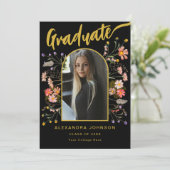 Floral Graduate Foto Gold Script Graduation Party Einladung (Stehend Vorderseite)