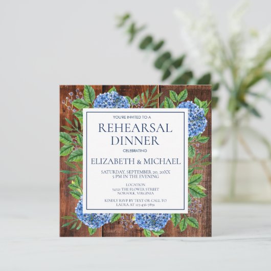 Floral Hydrangeas Rustic Wood Probe Dinner Einladung (Stehend Vorderseite)