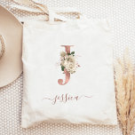 Floral Ivory Rose Gold Monogram Letter J Tragetasche<br><div class="desc">Diese elegante Tasche verfügt über einen großen Buchstaben "J" Monogramm in Imitaten Rose Goldfolie, verziert mit einem Vintagen Elfenbein Blumenstrauß mit grün und Rose goldgrün geschnitten. Personalisieren Sie es mit ihrem Namen in Rose Gold Handschrift Skript, mit Schnörkeln am Anfang und Ende. Macht ein perfektes Brautjunggeschenk! Andere Buchstaben des Alphabets...</div>