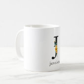 Floral J Monogram-Tasse mit bearbeitbarem Namen Kaffeetasse (Vorderseite Links)