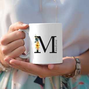 Floral M Monogramm-Tasse mit bearbeitbarem Namen Kaffeetasse