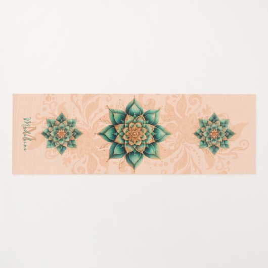 Floral Mandala Coral Green Classname Monogram Yogamatte (Vorderseite (Horizontal))