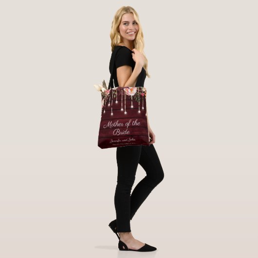 Floral Maroon Holz Rustikale Mutter der Braut Tasche (Am Model)