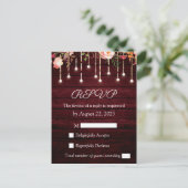 Floral Maroon Wooden Rustic Wedding RSVP Postkarte (Stehend Vorderseite)