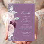 Floral Mauve Blush Silver Glitzer Hochzeit Einladung<br><div class="desc">Die links Seite dieses eleganten, modernen Hochzeitseinladens besticht durch ein Blumenstrauß in Lila- und Rosatönen, das mit Silberfolie aus Imitat und Imitat Glitzer bedruckt und mit silberfarbenem Imitat-Glitzer bespannt ist. Der anpassbare Text kombiniert handgeschriebene, hellsilbergraue Schrift, Copperplate und kursiv Schriftart auf einem lila Hintergrund. Die Rückseite ist in einem farblich...</div>
