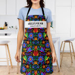 Floral mexikanisches Muster Abuelas KüchenCustom Schürze<br><div class="desc">Fun Schürze mit einem mexikanischen Muster von bunten Blume, Vögeln und Ornamenten Set vor einem schwarzen Hintergrund und zwei Zeilen Text nach Maß. Fügen Sie den Namen einer Person, den Namen Ihrer Abuela, den Namen des Restaurants, Cafés oder Shops hinzu oder löschen Sie den Text und das Rechteck und verwenden...</div>