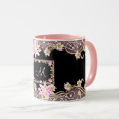 Floral Monogram Black Tasse (VorderseiteRechts)