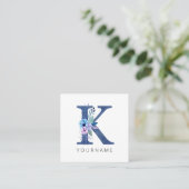 Floral Monogram K Winter Blue Blossoms Quadratische Visitenkarte (Stehend Vorderseite)
