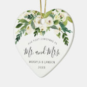 Floral Mr. und Mrs. Foto Unsere ersten Weihnachten Keramik Ornament (Links)