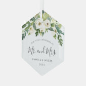 Floral Mr. und Mrs. Foto Unsere ersten Weihnachten Ornament Aus Glas (Vorderseite Links)