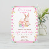 Floral Oaster Bunny Geburtstag Einladung (Stehend Vorderseite)