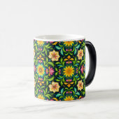 Floral Ornamental Pattern in Vibrant Colors Verwandlungstasse (VorderseiteRechts)