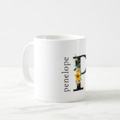 Floral-P-Monogramm-Tasse mit bearbeitbarem Namen Kaffeetasse (Vorderseite Links)