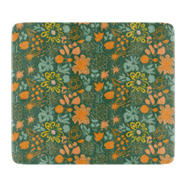 Floral pattern on a dark green background  schneidebrett