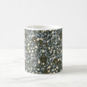 Floral pattern on  dusty blue-gray background kaffeetasse (Mittel)