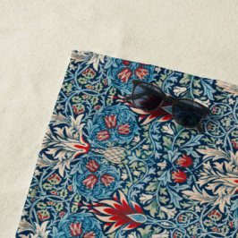 Floral pattern on green leaves blue background strandtuch