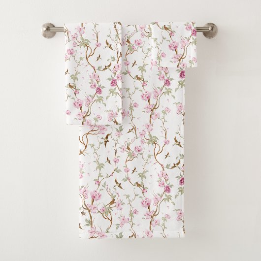 Floral-patterned towels hang neatly badhandtuch set
