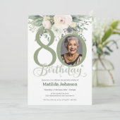 Floral Photo Sage 80th Birthday Einladung (Stehend Vorderseite)