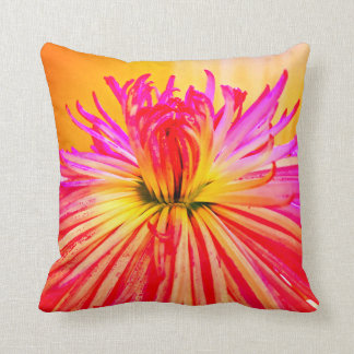 Floral Pillow - Tamara Diaz Kunst, Dichtung und Mu Kissen
