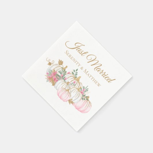 Floral Pink Gold Pumpkin Just Married Hochzeit im Serviette (Ecke)