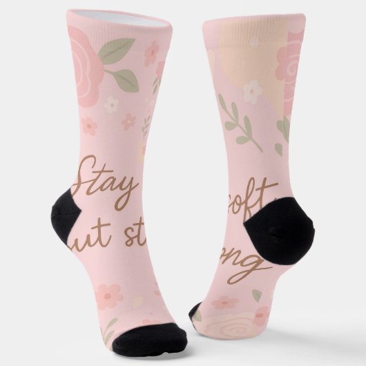 Floral Pink Inspirational Quote – Stay Soft Socken (Gewinkelt)