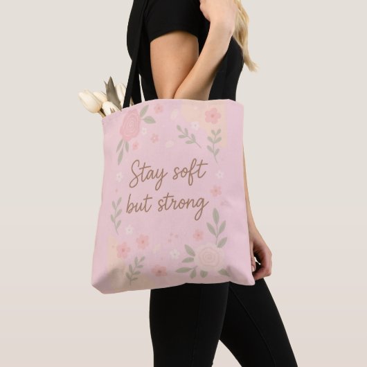 Floral Pink Inspirational Quote – Stay Soft Tasche (Von Nahem)