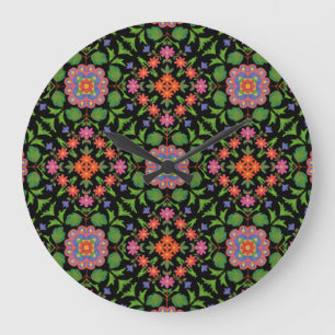Floral Rangoli Muster auf der schwarzen Acrylwand Große Wanduhr