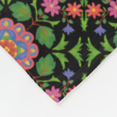 Floral Rangoli Muster auf schwarzem Fleece Blanket (Ecke)