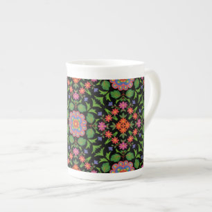 Floral Rangoli Muster auf Tasse der schwarzen Chin
