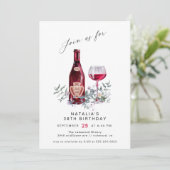 Floral Red Wine Tasting | Modern Women's Birthday Einladung (Stehend Vorderseite)