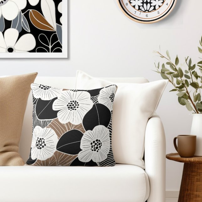 Floral Retro Kissen (Style with the perfect blend of retro floral & elegance to your living room.)