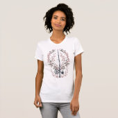 Floral Rod Emblem – Women’s Elegant Fishing Design T-Shirt (Vorne ganz)