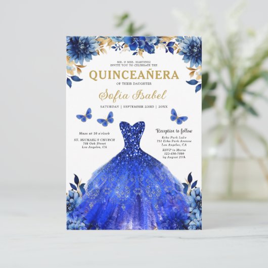 Floral Royal Blue Bilingual Spanish Quinceanera Einladung (Stehend Vorderseite)