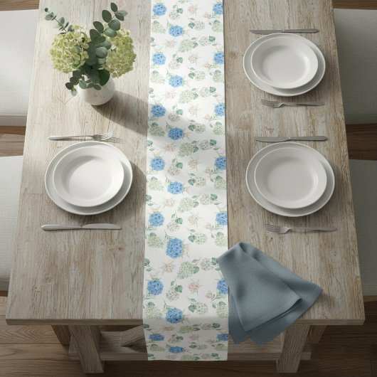Floral Runner Rug with Hydrangea Design  Mittelgroßer Tischläufer