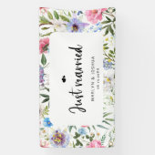 Floral Rustic Just heiratete Mr. und Mrs. Wedding Banner (Vertikal)